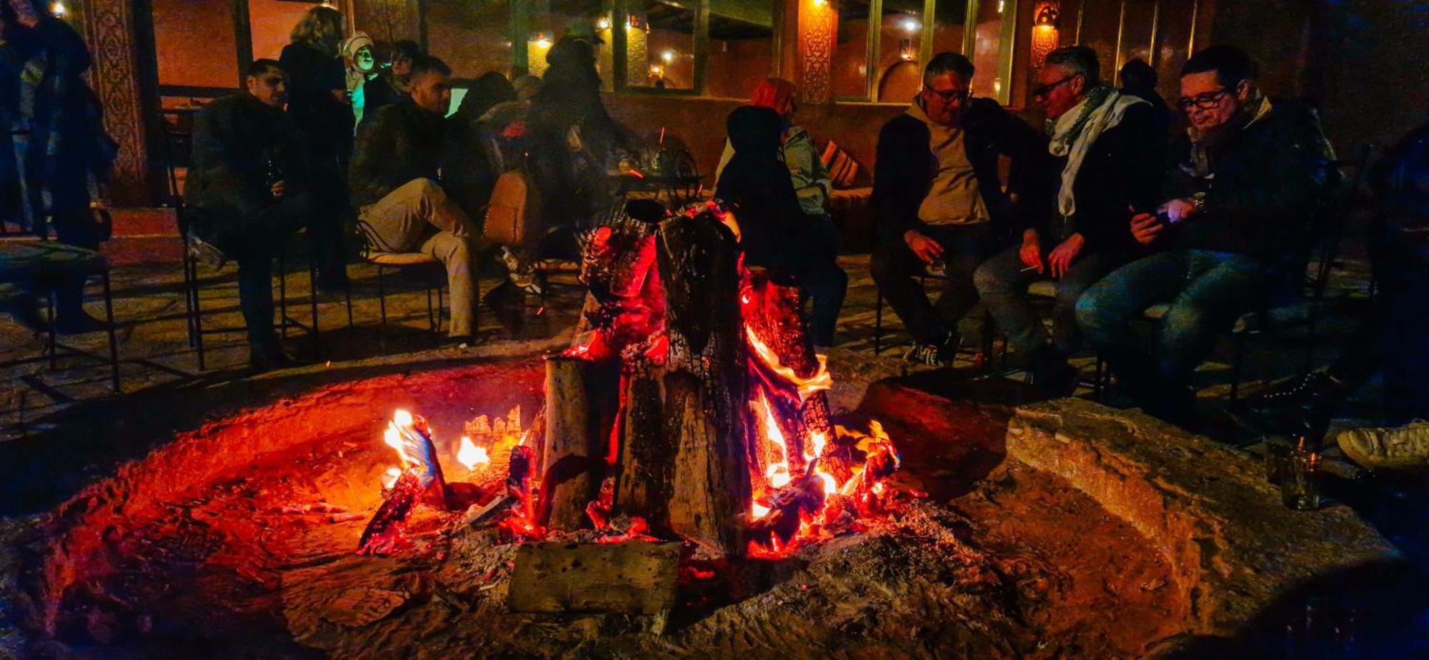 Brasier dans le camp saharien