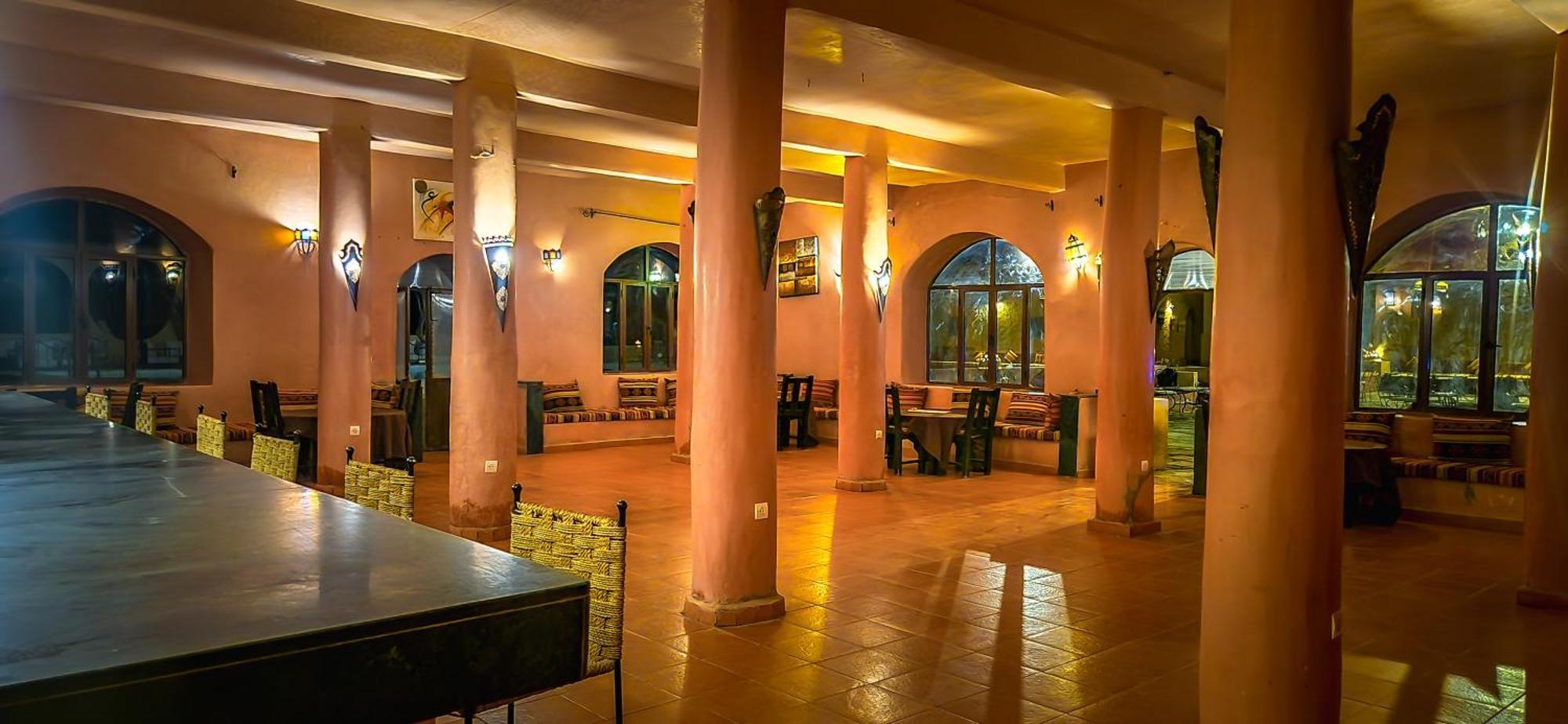 Grande salle de restaurant de Palmeras y Dunas