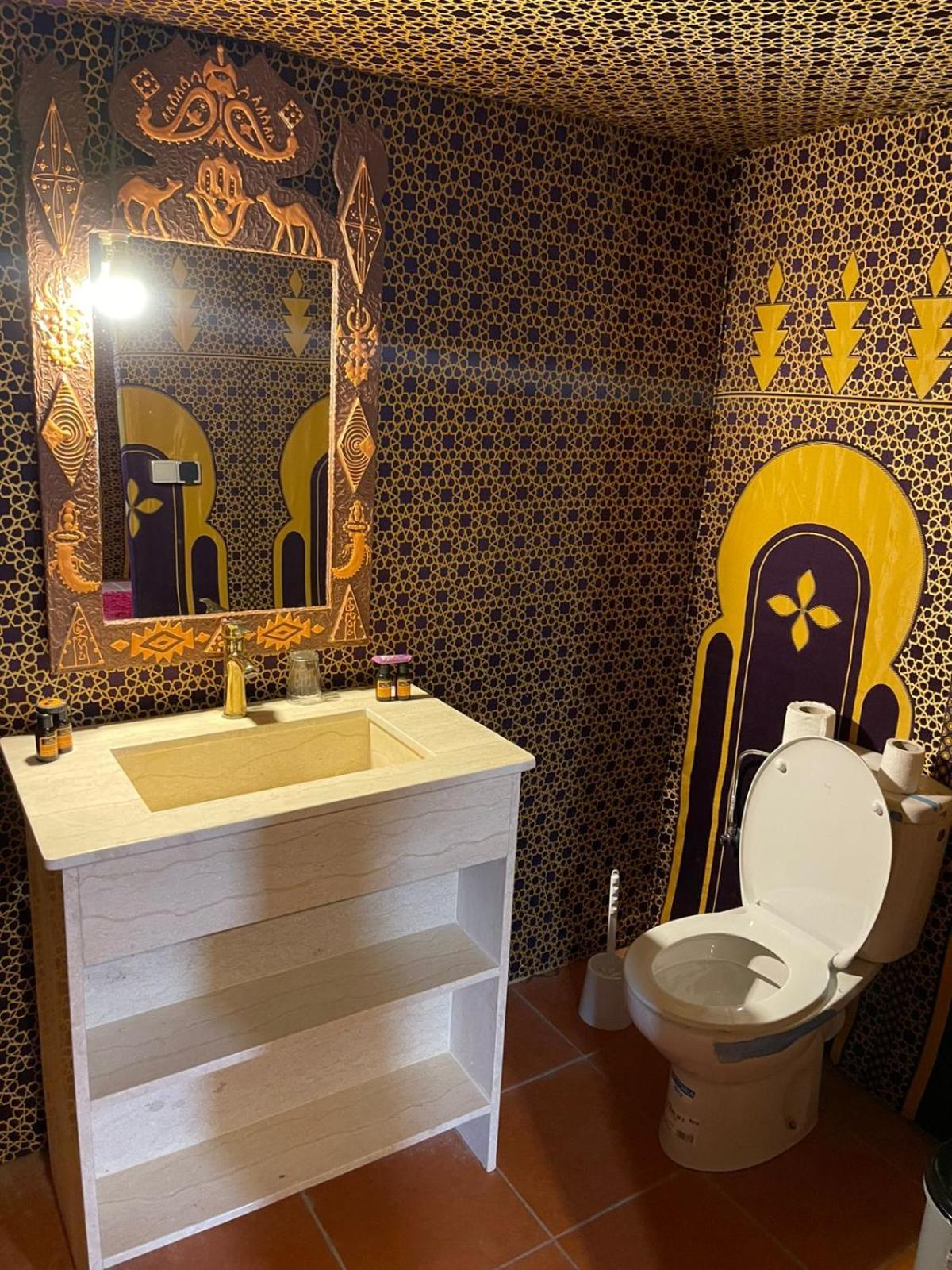 Salle de bain privative dans une tente bivouac